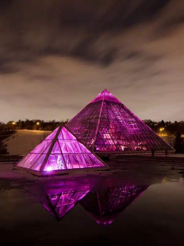 Deux pyramides en verre à Emonton